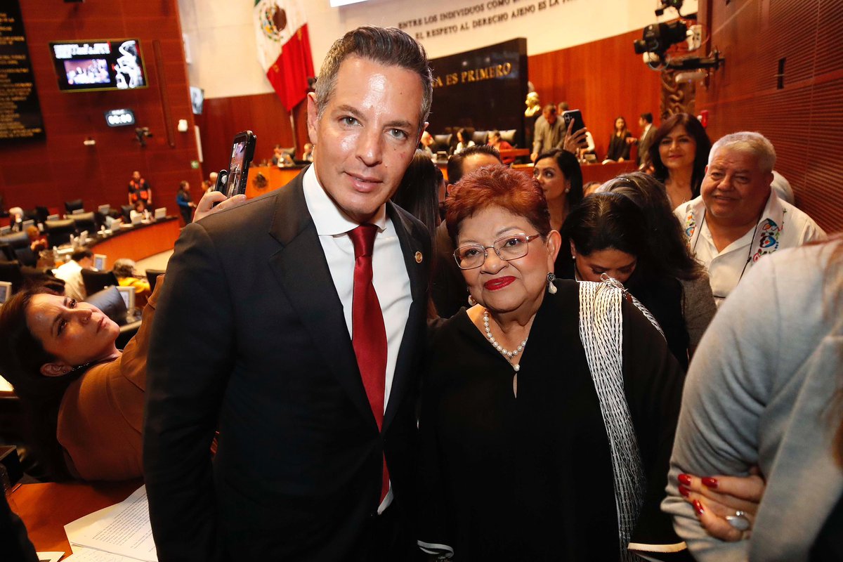 alejandromurat's tweet photo. Felicito a la nueva Fiscal General de la República, Ernestina Godoy Ramos (@ErnestinaGodoy_). https://t.co/qadZpSN5IN