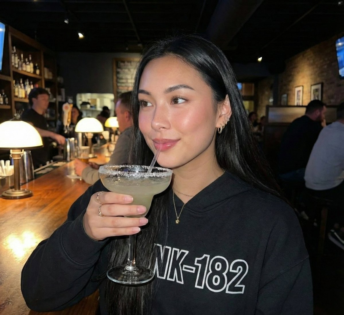 willowsworld23's tweet photo. what's your go to drink? 🍻 https://t.co/5tyf07ACYu