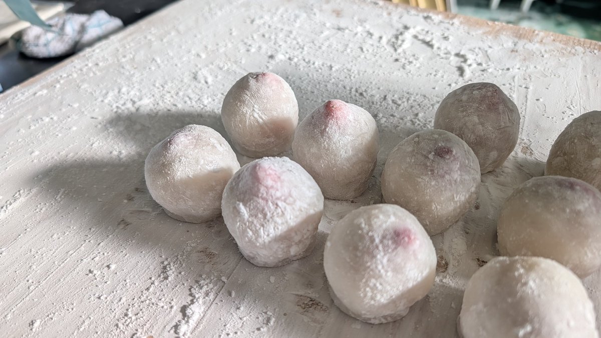 本日は朝からテレビ取材ありまして、撮影用にいちご大福少しだけ作り