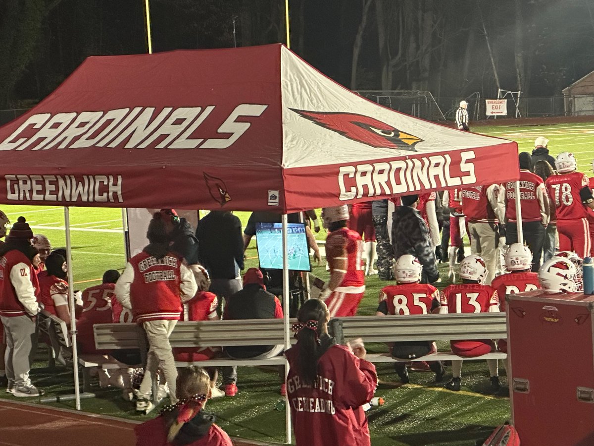 Greenwich 14, Staples 7 at the half. Different looking teams (I didn’t see TG matchup). Staples more sophisticated play calling and skill talent, Greenwich more physical and bigger on the lines 
#cthsfb
<a href="/newftbj/">New England Football Journal ® 🏈</a> 
<a href="/GreenwichFB/">Greenwich Football</a> 
<a href="/StaplesFootbal1/">Staples Football</a>