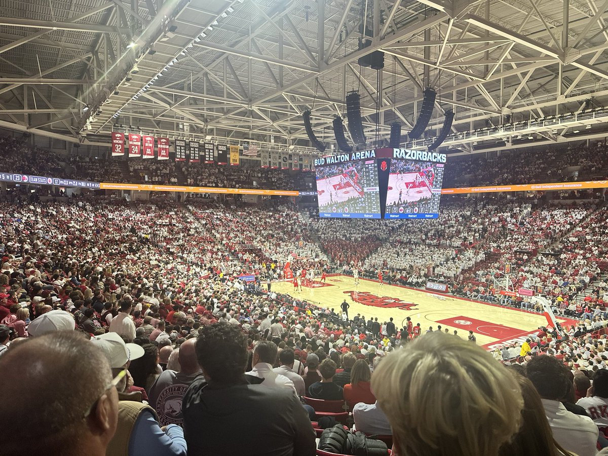 TyeTheGolfGuy's tweet photo. Buddy sent me this. Looks like a great crowd tonight @RazorbackMBB! https://t.co/VXipqrqg4R