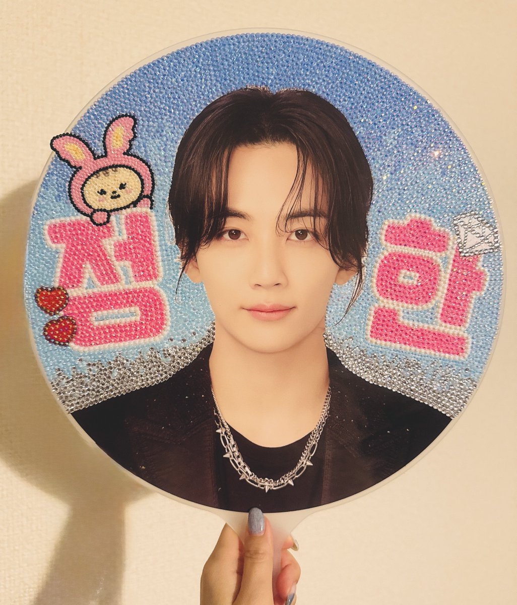 愛しのジョンハンさんうちわが完成しました🩷 水色のグラデにしたかっ