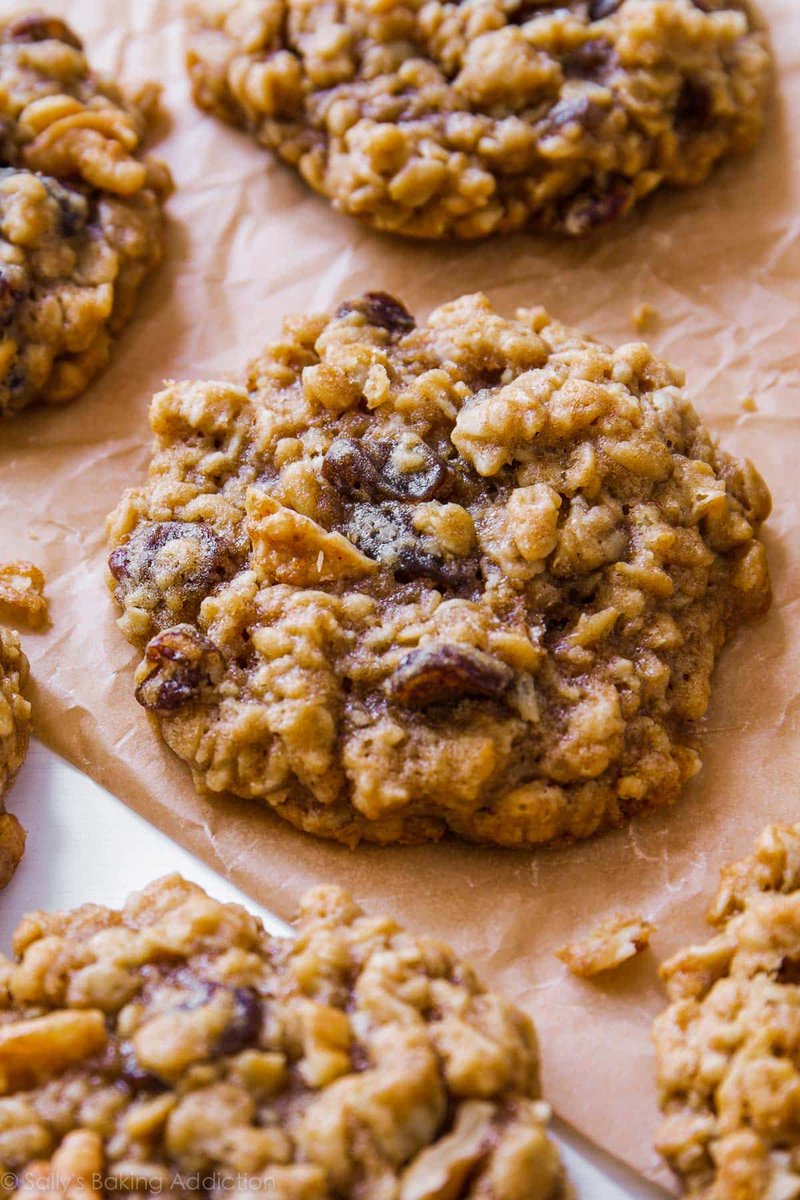 _we_love_food's tweet photo. Chocolate Chip or Oatmeal Raisin? https://t.co/xC5P4mpX6v