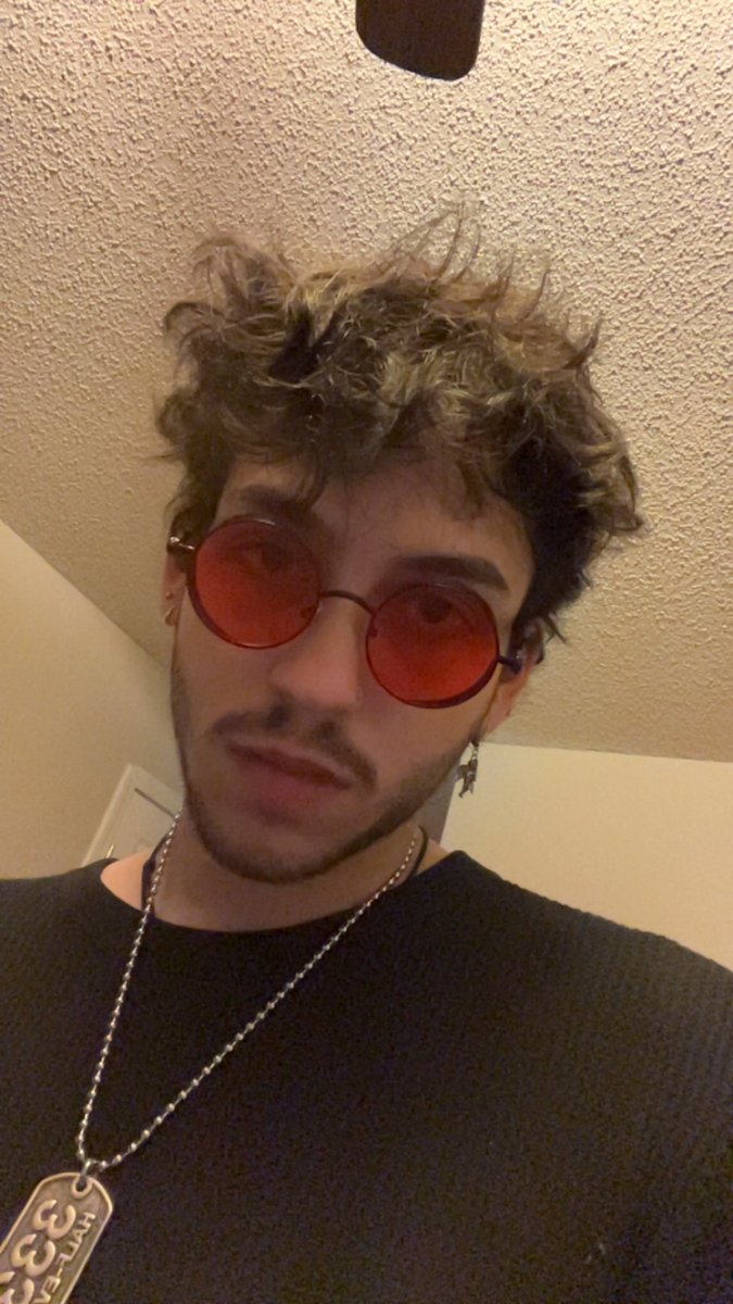 susboylol's tweet photo. i miss these glasses 💔 https://t.co/WL2Y2gHWLA