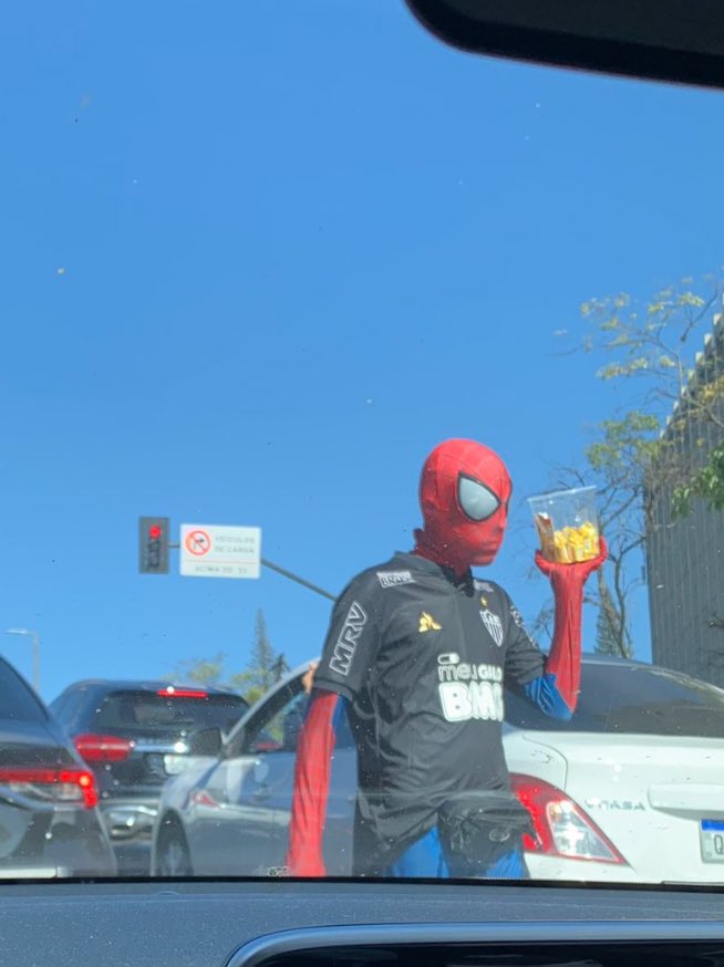 JogadoresGalo's tweet image. O Homem-Arana entregando a paçoca.