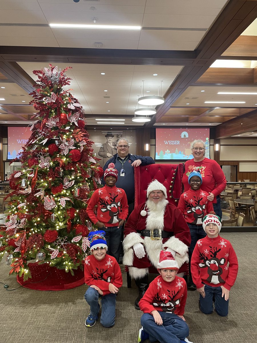 The boys of student home Weiser had a blast at the Alumni Christmas party this evening.  🎅