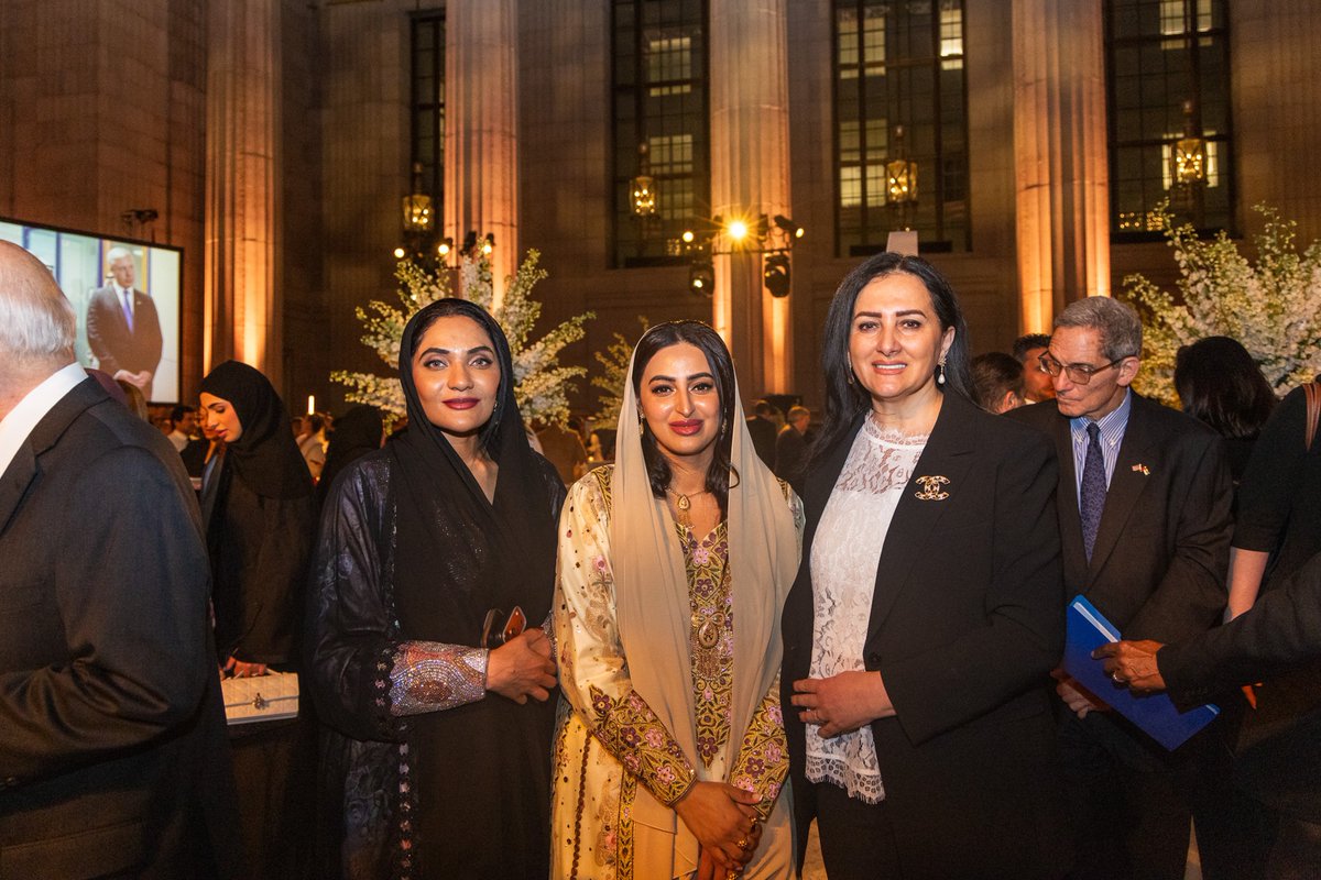UAEEmbassyUS's tweet image. 🇦🇪 The UAE Embassy celebrated Eid Al Etihad to mark the 54th anniversary of the founding of the United Arab Emirates on December 2. Thank you to everyone who joined our National Day celebration to honor the UAE’s enduring spirit and its vision for the future. #UAENationalDay