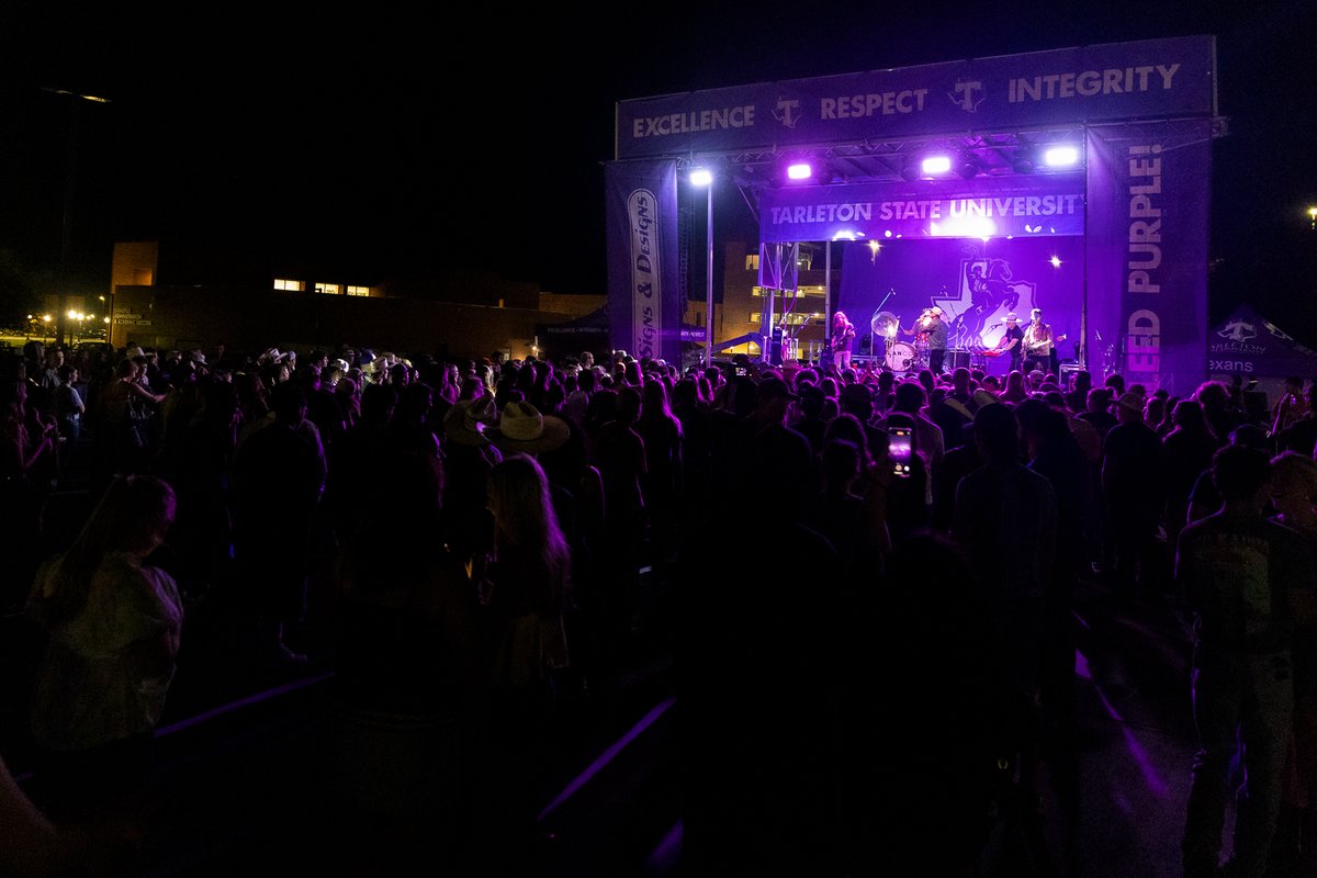 TarletonState's tweet image. The countdown is on, 48 hours until football takes over the Ville!

Start the weekend at Texan Alley After Dark with a free concert by Giovannie and the Hired Guns and food trucks, then pack Memorial Stadium as Tarleton State hosts North Dakota in Round Two of the FCS playoffs!
