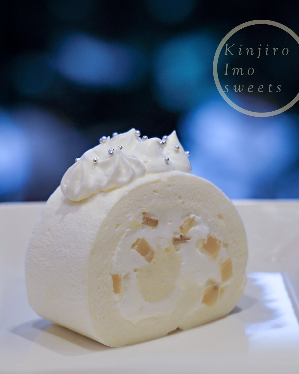 ❄️ 雪のように真っ白なロールケーキ。 ふわふわの白い生地に、ほど