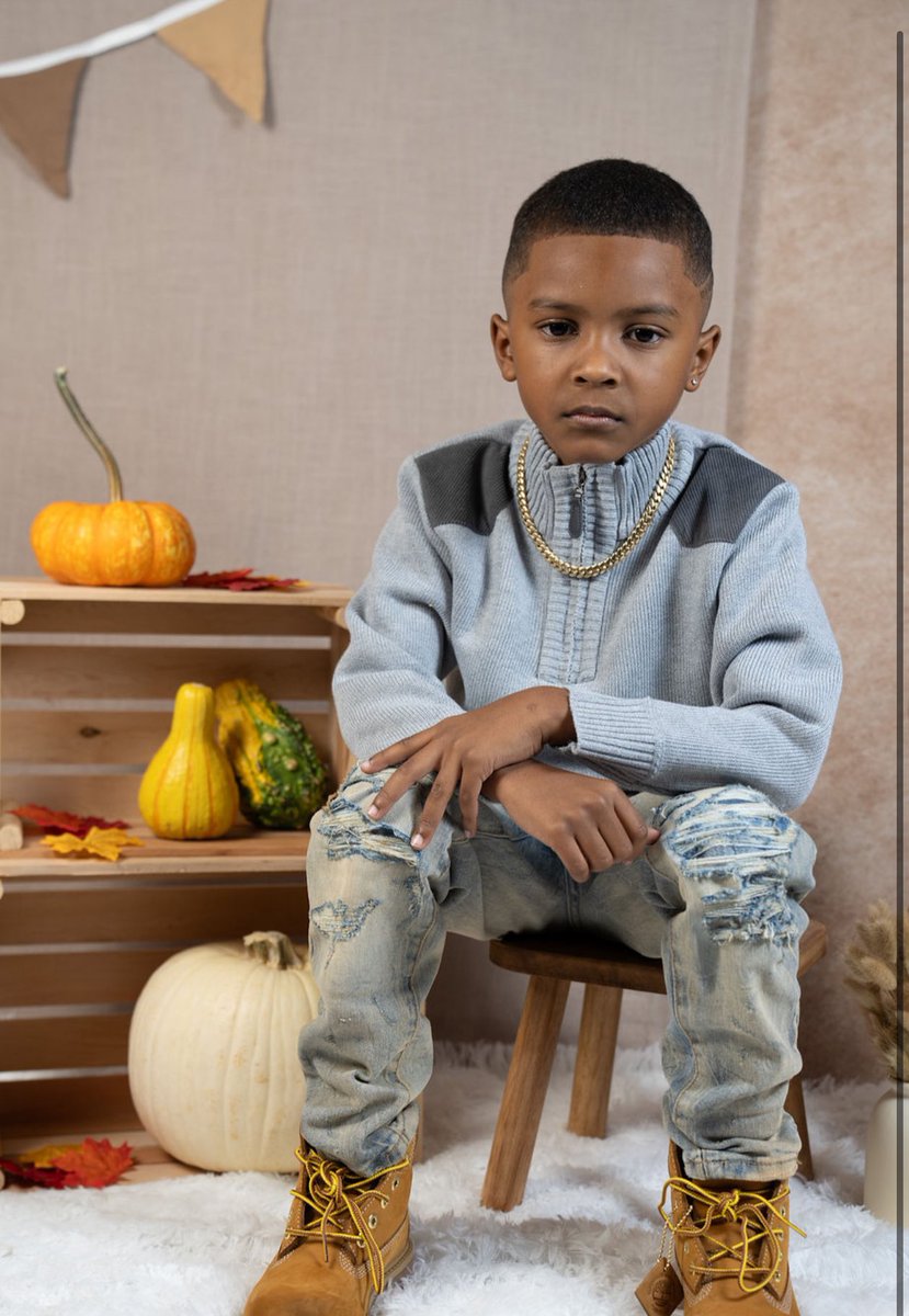 iamLavishGarv's tweet photo. 1st grade photos https://t.co/Rl067Mei2x