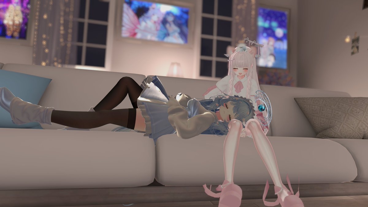 yu_amomo's tweet photo. 新家(꒪˙꒳˙꒪)
這次的家有兩大面的照片牆
紀錄著我們每一次的相遇、每一段的回憶。

#DreamlightHome #VRChat https://t.co/DCdqd0cffA
