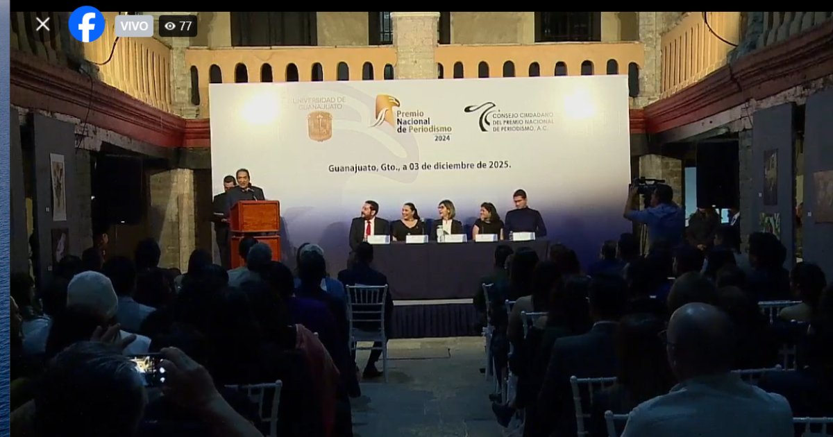 Julio Hernández "Astillero" habla a nombre del fotógrafo Hans-Máximo Musielik quien ganó el Premio Nacional de Periodismo por retratar la migración en el centro de México en el Premio Nacional de Periodismo en Guanajuato. <a href="/julioastillero/">Julio Astillero</a> <a href="/CCPNPMexico/">Premio Nacional de Periodismo México</a> facebook.com/10007663335185…