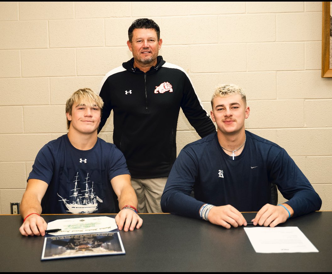 BulldogSulphur's tweet image. Congrats to these 2 for signing their National Letters of Intent and financial agreements today.
Maddax Mobly- Navy
Colten Cole - Rice
They chose to do it low key today because they have bigger things on the horizon and want to stay focused on this Friday facing a great…