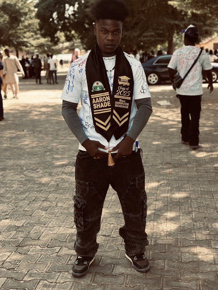 IAmShadeHub's tweet photo. Finally Done with University!
Trust me, e didn’t easy!
At a point in time I almost gave up!
I was in 200lv when I started Learning forex, Things became more shitty, and yes you really wonder how to merge trading and schooling! But then God helped! Congratulations https://t.co/0JiZQLihpD