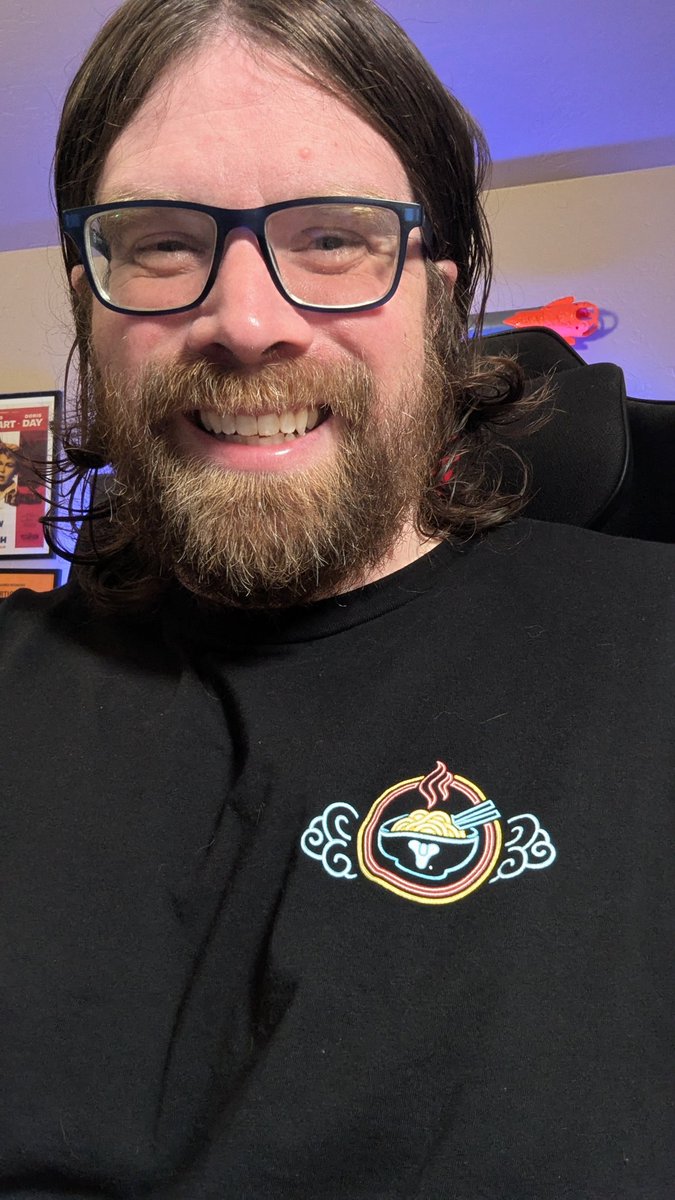 AkiAndFam's tweet image. Thank you @Bungie and @gamesight for this epic shirt! 

Live with more RENEGADES @ twitch.tv/akiandfam