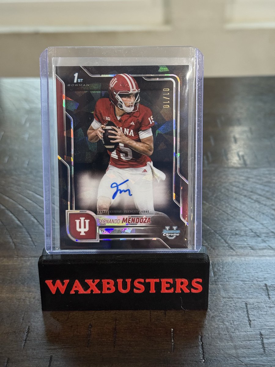 Wax_Busters's tweet photo. Just opened the most UNREAL box of 2025 Bowman Chrome U Sapphire Edition! @Topps @CardPurchaser #Hoosiers #thehobby #cardsofx https://t.co/L4BLqFcOE6