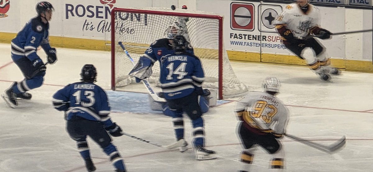 BarnstormerHQ's tweet photo. Barnstormer Log #62 🏒🔥
Manitoba Moose 🫎 vs Chicago Wolves 🐺 at Allstate Arena.
Fast, physical, loud — Wolves battling hard tonight.
#BleacherLife #AHL #ChicagoWolves #ManitobaMoose #HockeyNight https://t.co/oaJqqdJixh