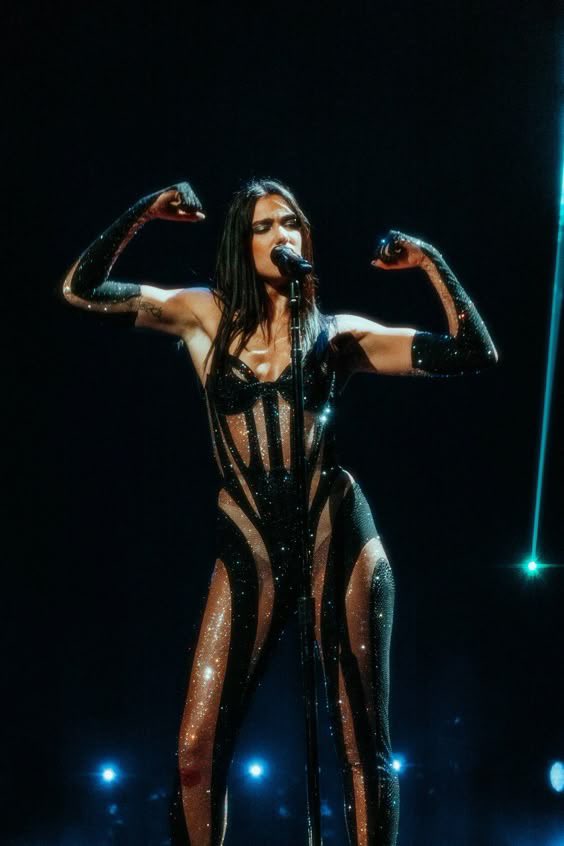 ana⁴⁴ tweet media