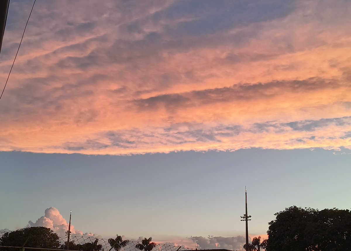 O céu hj tava bunitu