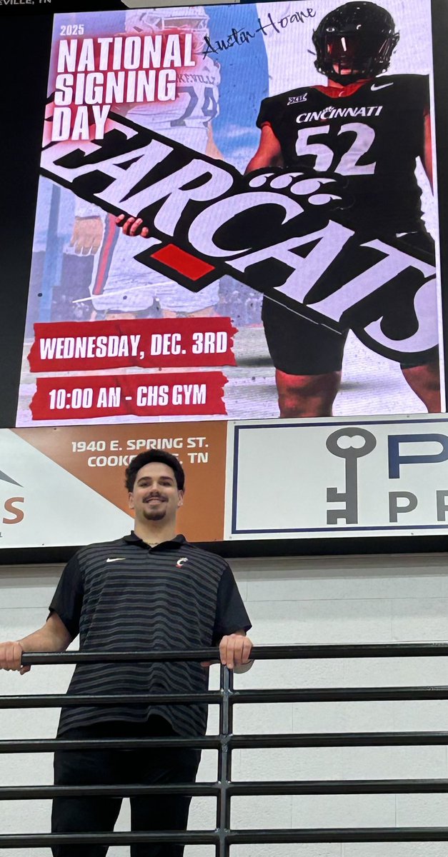 CHS_CavsSports's tweet photo. A wonderful day at CHS celebrating senior football player Austin Hoane. Austin signed his NLI with The University of Cincinnati to continue his academic and athletic career. Congratulations to Austin and his family and best of luck with your future endeavors! 🐾 https://t.co/4YXabXKlt5