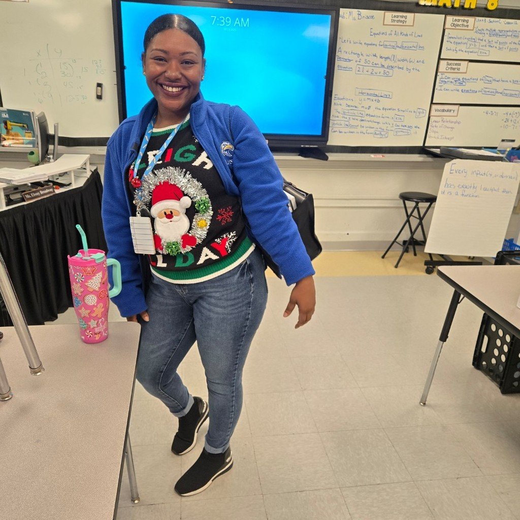 Day 3: Jingle Bells🔔: Wear your most festive Christmas attire with bells!!❤️💚