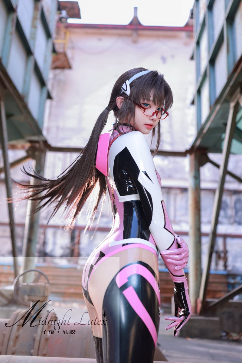 【Ziyelatex】Mari Makinami - Latex Anime Cosplay Costume
Model: <a href="/xiaoxin77725/">小新 star</a> 
Price: ¥2999
(Tailor-made, ships in 45 days)
Available for direct purchase on our homepage independent website.#latex #rubber #cosplay #marimakinami