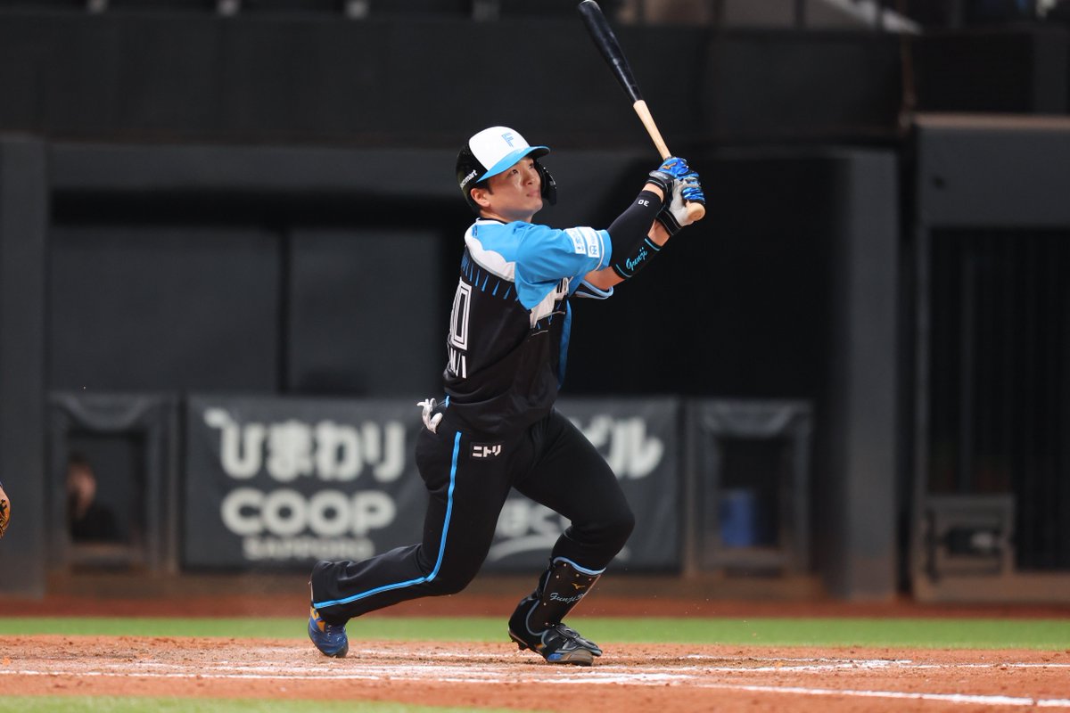 郡司裕也選手が「2025 スカパー！ドラマティック・サヨナラ賞 年間大賞