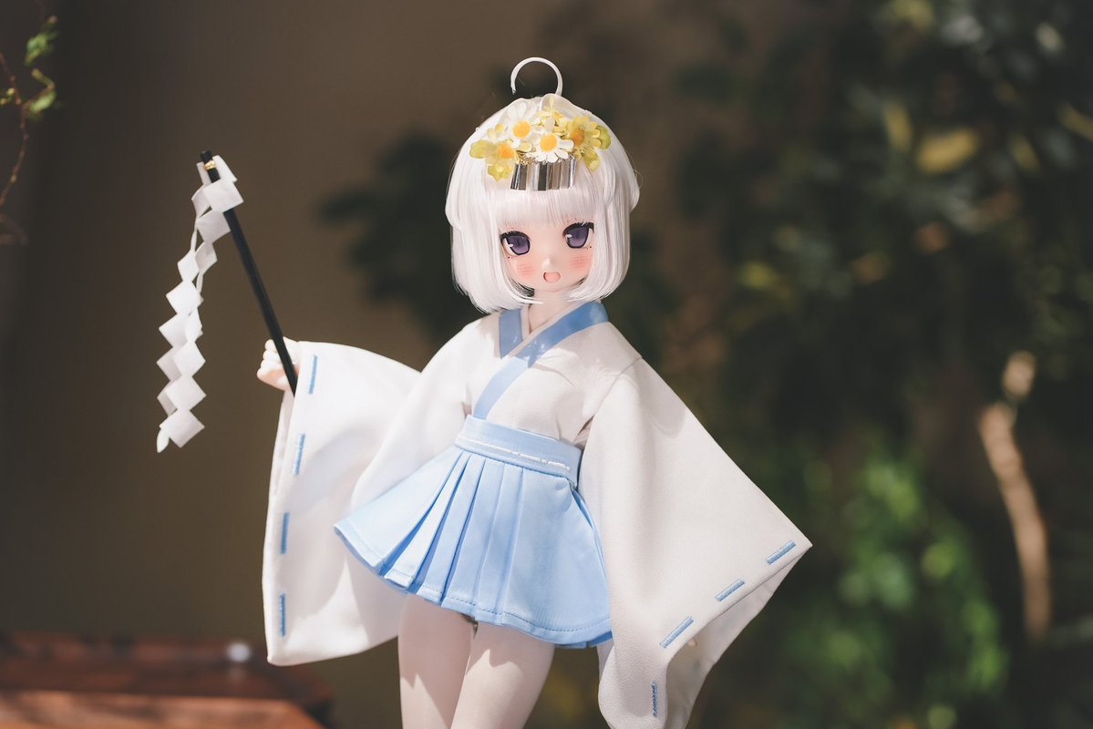 新作情報🦊『咲狐津 』

従来の伝統的な赤白の巫女服と比べて、水色の巫女服はより活発で可愛らしく見えます🥰

さらに、桜色と同じ薄ピンクの巫女服も作りました(ㅇㅅㅇ❀)

＃suisui服 #MDDはいいぞ