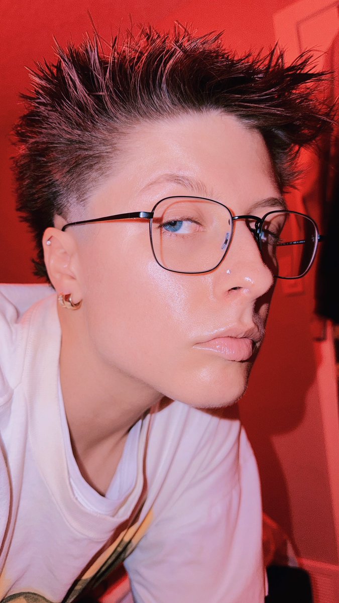 jahnietz's tweet photo. found I got central heterochromia and its pree fire what my eyes be doin https://t.co/QJarNIGtOE