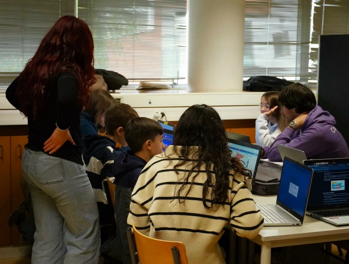 CoderDojoBraga's tweet image. 𝗥𝗲𝗴𝗶𝘀𝘁𝗼𝘀 𝗱𝗮 𝘀𝗲𝘀𝘀𝗮̃𝗼 𝗱𝗼 𝗱𝗶𝗮 𝟮𝟵/𝟭𝟭
A segunda sessão deste ano letivo foi ainda mais mágica porque os ninjas subiram de cinturão!✨
Mal podemos esperar para que te juntes a nós na próxima sessão!