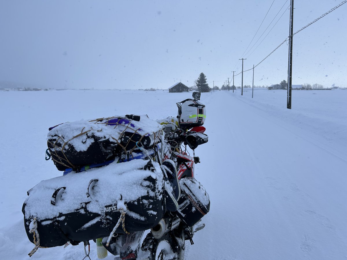 これ、バイクでもアルアル
相手　「何乗られてるんですかぁ？」
私　　「オフ車のCRFです」
この辺から既にクールダウンし始める・・・

相手　「よくどこを走るのですかぁ？」
私　　「冬の会津や北海道を☃️」
相手　　？？？・・・（無言）😑