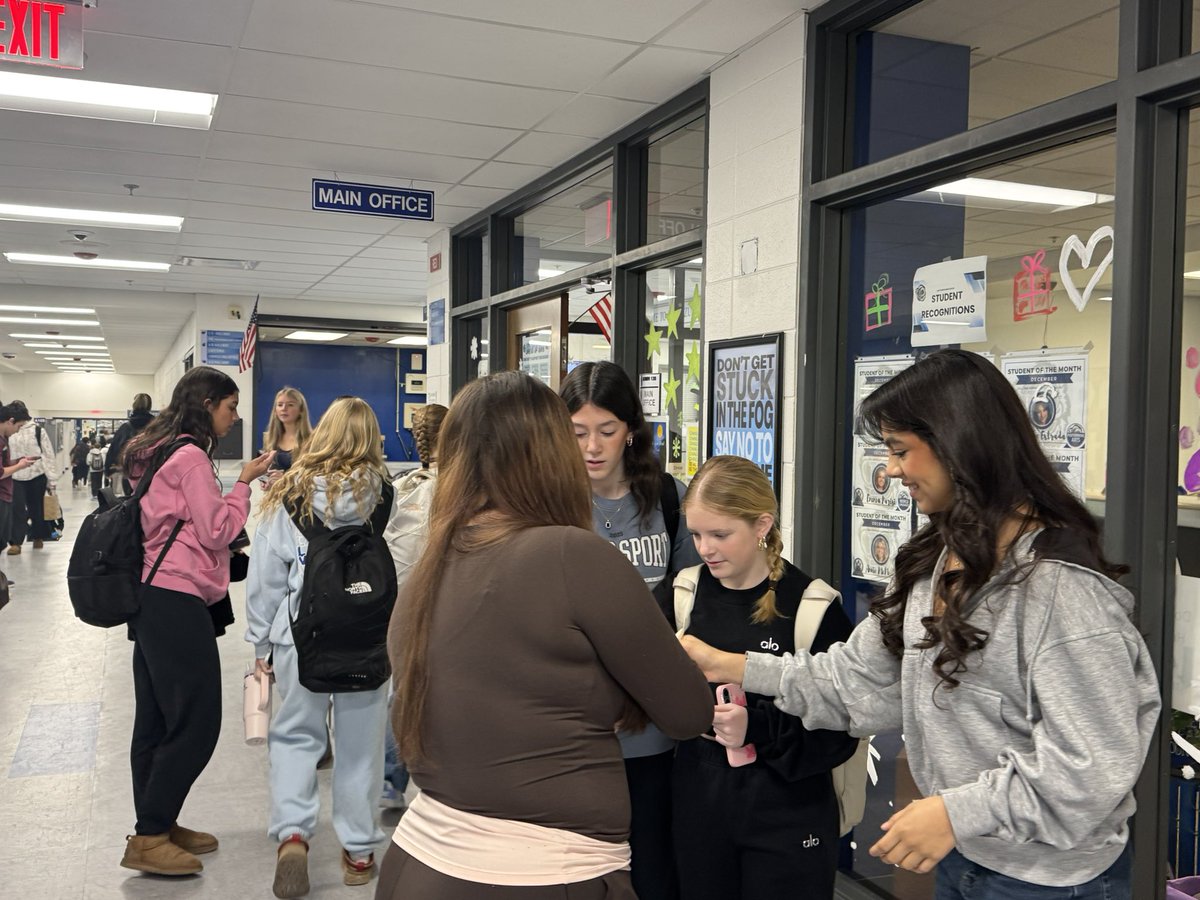 LZHS Student Council tweet media