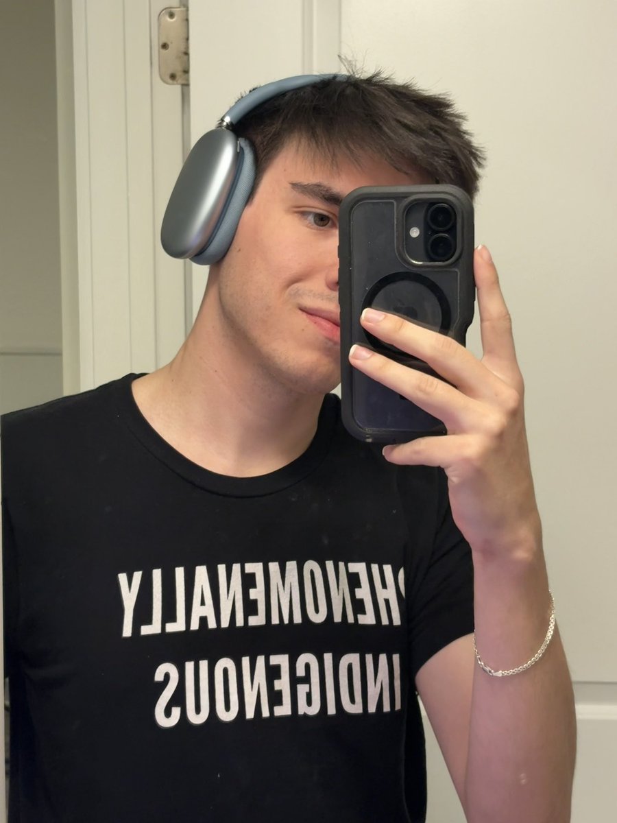 notnolanlee's tweet photo. New headphones five months post-robbery https://t.co/QD5S0XigVg