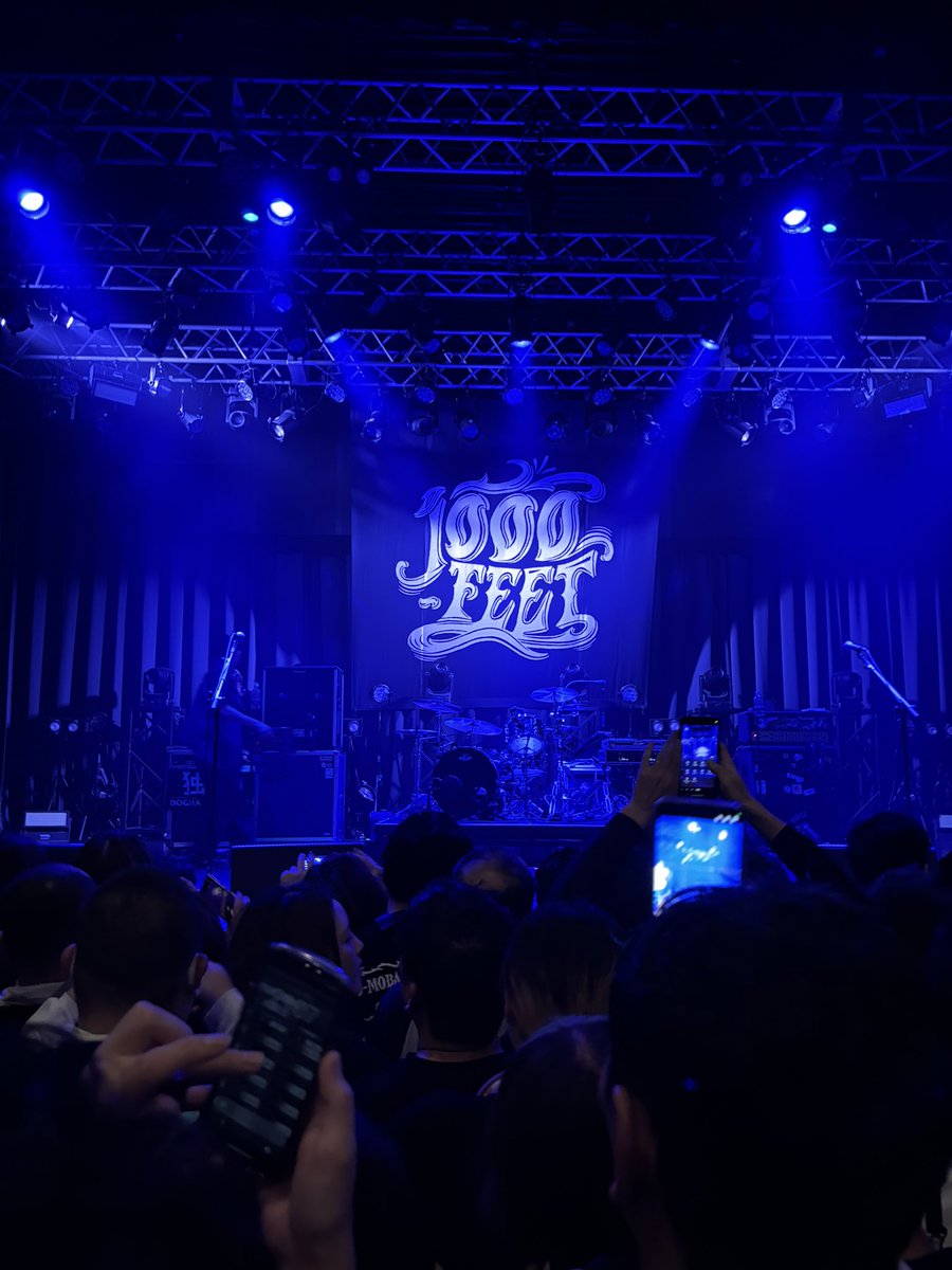 kotan_udon's tweet photo. 10-FEETのライブは別に感動するようなタクマのMCがなくても泣けるんだなぁと、歌と存在に支えられているんだなぁとしみじみ😌
いつものライブとはひと味違くて、めちゃくちゃ良いもの見させてもらえた!
10-FEET愛してます。一生ついていきます。ありがとう。
#10FEET #10MOBA #1000FEET #ゴリホ https://t.co/3hj5EbqDW5