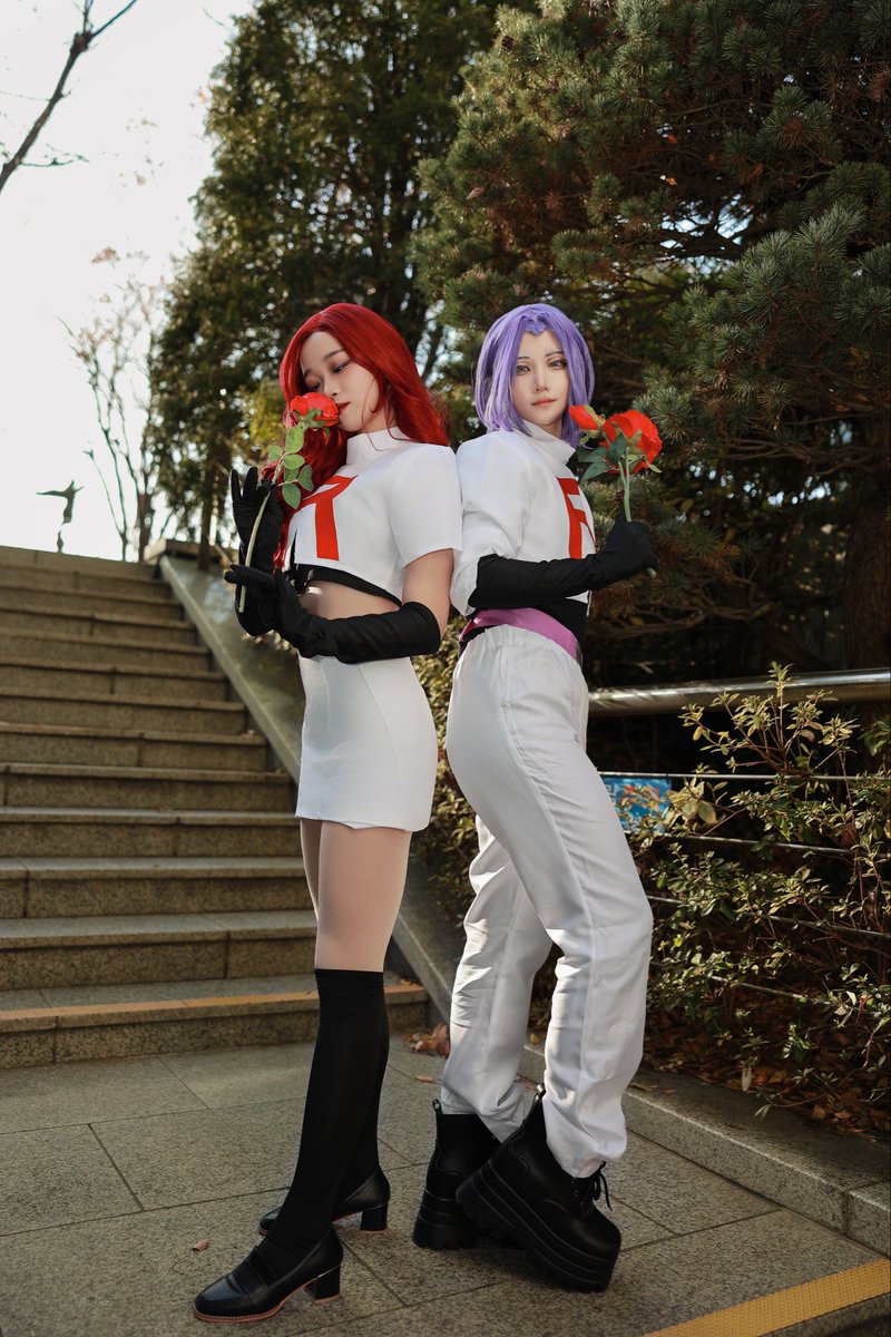 2025.11.29 대구코믹월드

포켓몬스터-로켓단 로사&amp;로이

위험하지만 달콤한 그 이름🥀

로이-단 ( <a href="/ddddd357/">단 ◟(ᵔ ̮ ᵔ)͜💐 / 서코 토</a> ) 
로사-영수 ( <a href="/yeongsu_1125/">영수/트친소(대코 토)</a> ) 

📸photo by. 오룡님( <a href="/osy2002f/">🦋오승용🍎 ⛅️</a> )

#cosplay #コスプレ #포켓몬스터 
#로켓단 #ロケット団 #ポケットモンスター #TeamRocket #Pokémon