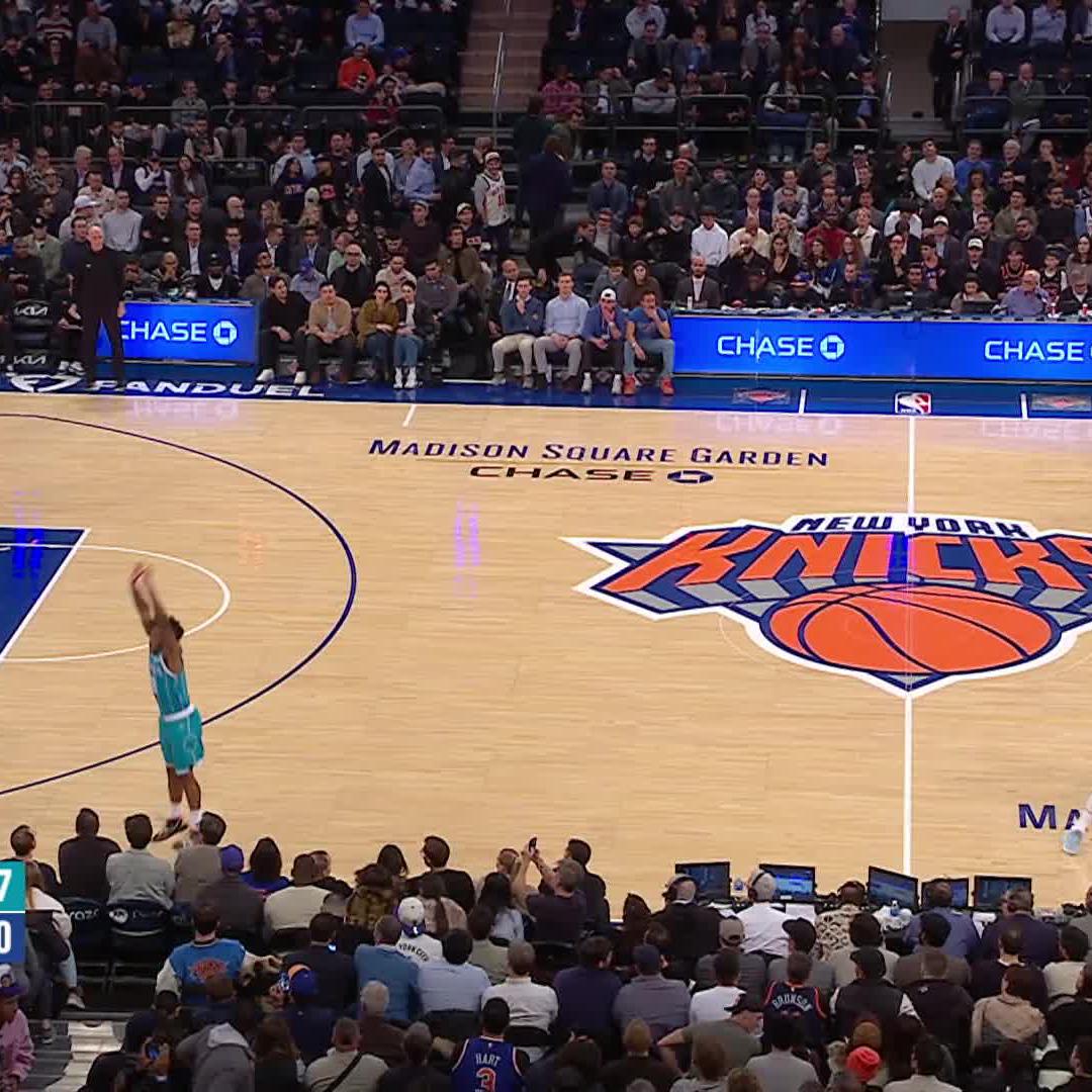 JALEN BRUNSON AT THE BUZZER 🚨