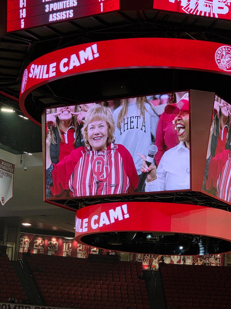 senoroukc's tweet photo. Just checked into the hotel here in Cincy & they’ve already got the @OU_WBBall game ON! 🔥
BOOMER!💥
Let’s go SOONERS — our ladies are out there putting in WORK‼️
And guess what… OU NANA ON THE JUMBOTRON!! 👏
Proud family moment right there!
#BoomerSooner #OUWBB #OUFamily https://t.co/rJDzGDGxTn