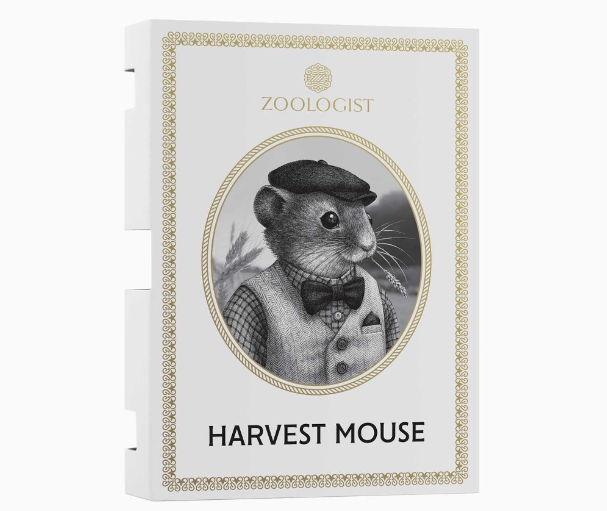 ✨عطر زولوجيست (فأر الحقل)✨
عطر خشبي–أروماتك للجنسين بلمسة دافئة.
افتتاحية كاموميل وبرغموت وزهر برتقال🌼
قلبه جعة وتبن ودافانا
وقاعدته فانيليا وصندل وطحلب البلوط✨

رائحة هادئة.طبيعية.
صُنع في كندا 🇨🇦
💡 متوفر كعينة في متجرنا
🔗 [salla.sa/cndlovestore.c…]

#رابطة_عشاق_العطور #عطر