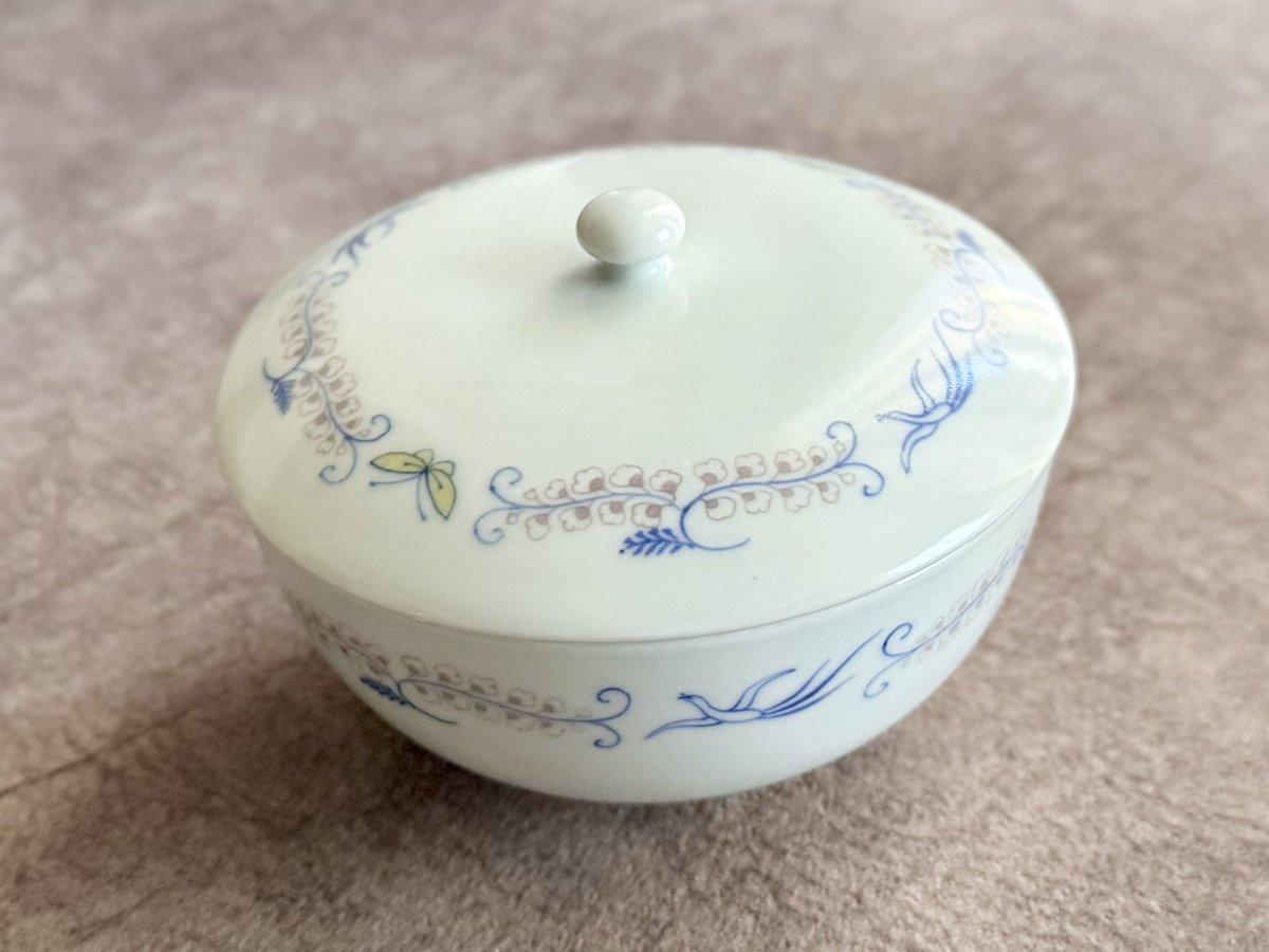 存在を忘れてしまっていた清風与平の蓋付煎茶碗。何代かは不明なのです