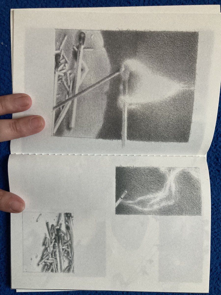 12월 4일 코가 시린 겨울 목요일 아침. 목요님의 따뜻한 책 두권이 도착했다. 선물같아 기분이 좋다.