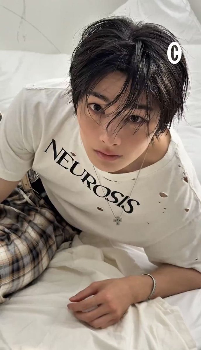 skzmom 🩷🩶 ☁️OT8 = FATE 🐝 (@thatsntvrynoice) / Posts / X