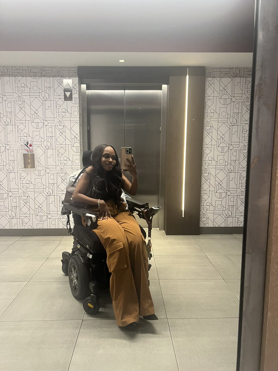 Today is International Day of Persons with Disabilities 💕 and this year has truly helped me feel even more comfortable and proud in my identity as a disabled person. Taking a risk by talking openly about disability and desirability has been scary, but it has also been a blessing