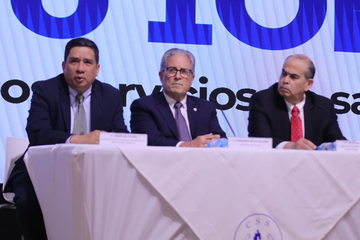 as_salazar's tweet photo. Gobierno Nacional anuncia construcción del nuevo edificio del Instituto Oncológico Nacional en la Ciudad de la Salud
 
El Gobierno Nacional anunció el inicio de la construcción del nuevo edificio del Instituto Oncológico Nacional (ION), ubicado en la Ciudad de la Salud, cuya finalización se prevé en un plazo estimado de 18 a 24 meses, una obra que supera los 95 millones de balboas.

Este nuevo edificio tendrá:
• 9 niveles de atención
• Sala de quimioterapia ambulatoria con 90 sillones
• 8 camas para tratamientos prolongados
• Laboratorio clínico y molecular para hematología
• Un edificio de estacionamientos de 6 niveles con 272 espacios
• 92 consultorios de consulta externa distribuidos en más de 15 especialidades clínicas
• Una superficie total de construcción de 19,670 metros cuadrados.

Este proyecto forma parte del proceso de integración contemplado en el convenio Minsa–CSS y busca optimizar el uso de los servicios disponibles en la Ciudad de la Salud, fortaleciendo la calidad de la atención brindada a los pacientes.

Las autoridades del Ministerio de Salud (Minsa), la Caja de Seguro Social (CSS) y el Instituto Oncológico Nacional (ION) presentaron este miércoles 3 de diciembre, ante los medios de comunicación, los avances en la construcción de nuevas instalaciones que permitirán aliviar la alta demanda del ION, la cual ha superado su capacidad actual.

En 2024, un total de 5,290 personas fueron atendidas en primer ingreso en la Consulta Externa del ION. Por provincias, Panamá encabezó la lista con 2,156 pacientes, seguida de Panamá Oeste con 854 y Chiriquí con 629. En cuanto al sexo, se atendieron 3,224 mujeres y 2,066 hombres. Del total de pacientes, el 71% eran asegurados, mientras que el 29% eran no asegurados. 

En concordancia con el principio “el paciente es primero”, impulsado por el presidente de la República, @JoseRaulMulino el Gobierno Nacional reafirma su compromiso con un modelo de atención integral que aprovecha las economías de escala y sitúa al paciente con cáncer en el centro de las políticas públicas de salud.
 @CSSPanama 
@MINSAPma