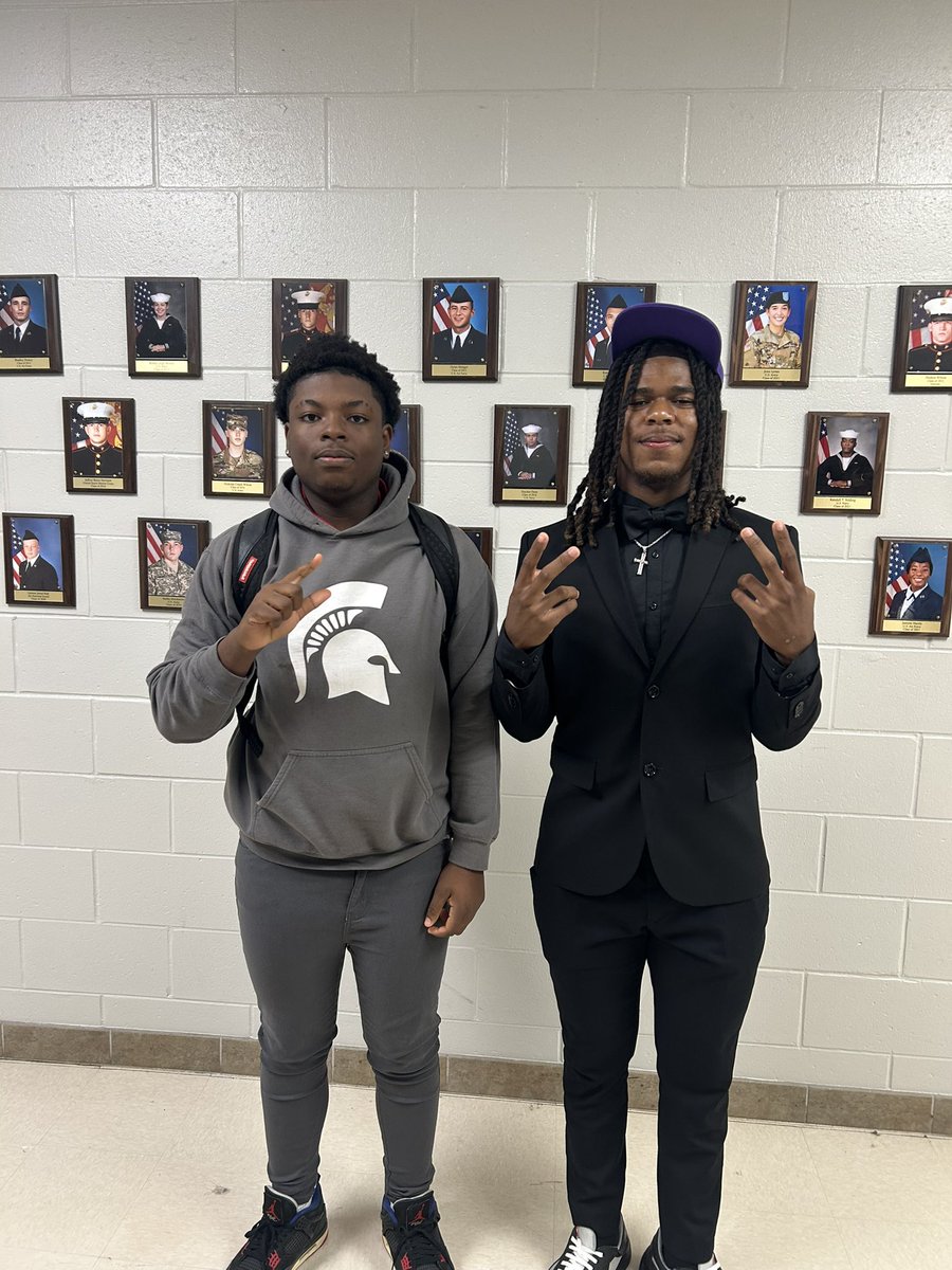 One of my brothers in the inside backer room signed today <a href="/Ayinda3p/">ᴀʏɪɴᴅᴀᴇ ᴘᴜɢʜ</a> hoping to follow in your footsteps in the near future and make my people proud as you did much love bro. <a href="/AlcornStateFB/">Alcorn  Football</a> yall are getting a dawg and also amazing leader on and off the field.