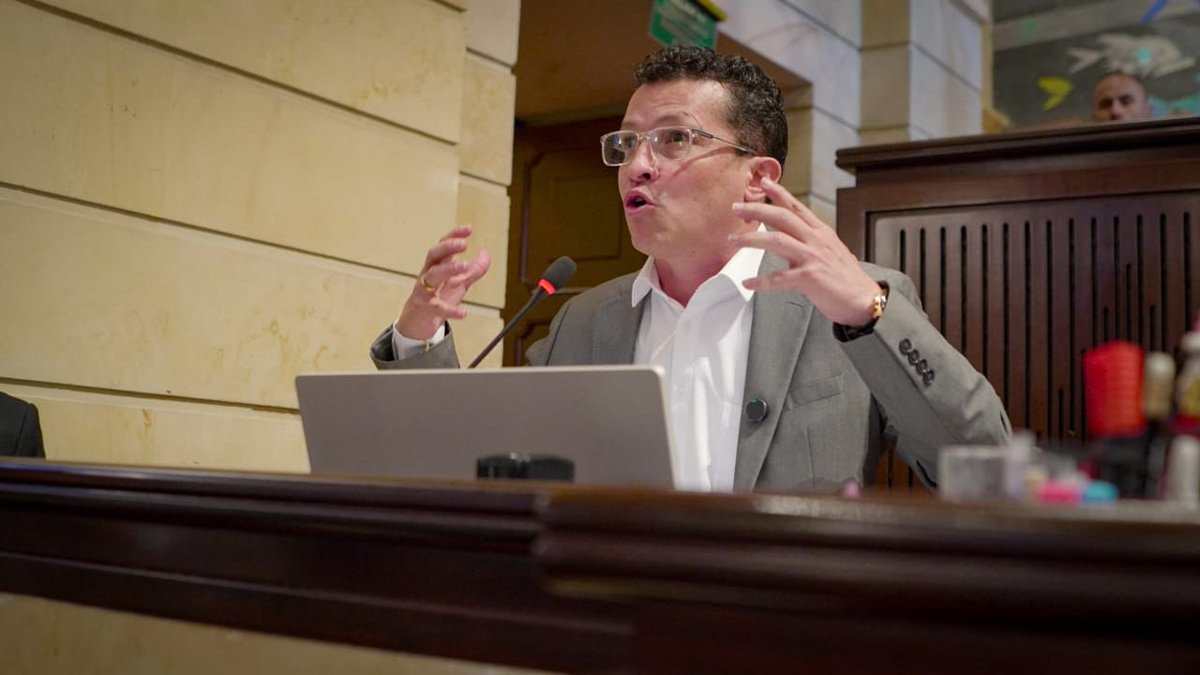 Hoy la Cámara dio dos pasos muy importantes. Aprobamos la #ReformaJovenYa, con la que se les da a los jóvenes más voz, más participación real y más garantías para que sus causas sí sean escuchadas en el Estado.

También aprobamos el proyecto de ley que prohíbe que colombianos