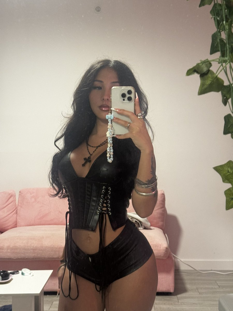 sushi_shawty's tweet photo. art basel day 2 :D https://t.co/kifqYlIzuy