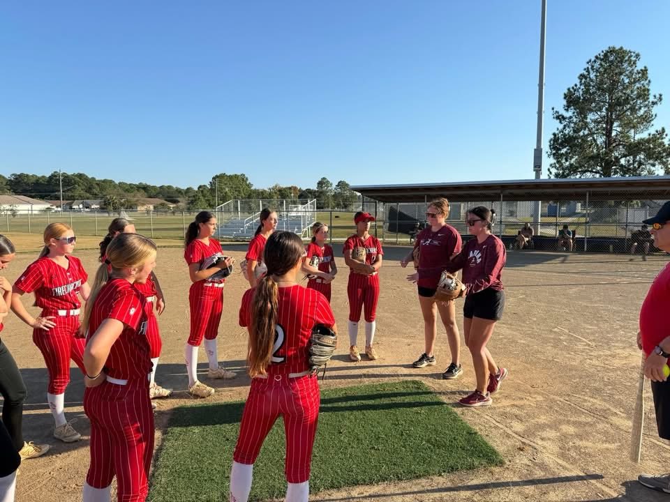FCFL2930's tweet image. Thank you @alexroxx13 and  @kheivilin03 from @AlabamaSB for coming out and running a practice for us. The girls enjoyed their time practicing and asking questions. You coached them well @UACoachMurphy Thank you for pouring back into our girls! #FCSTRONG #WeAreNotTheSame