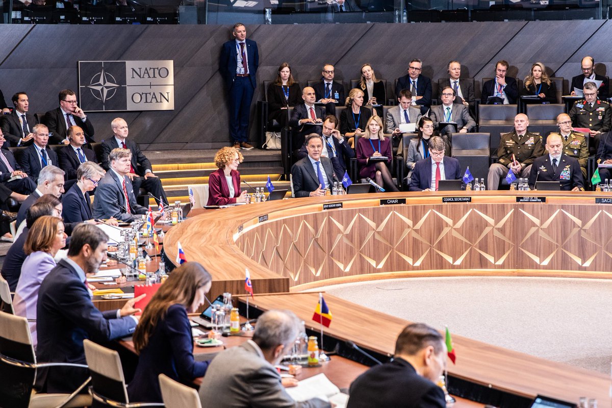 Christopher Landau tweet media