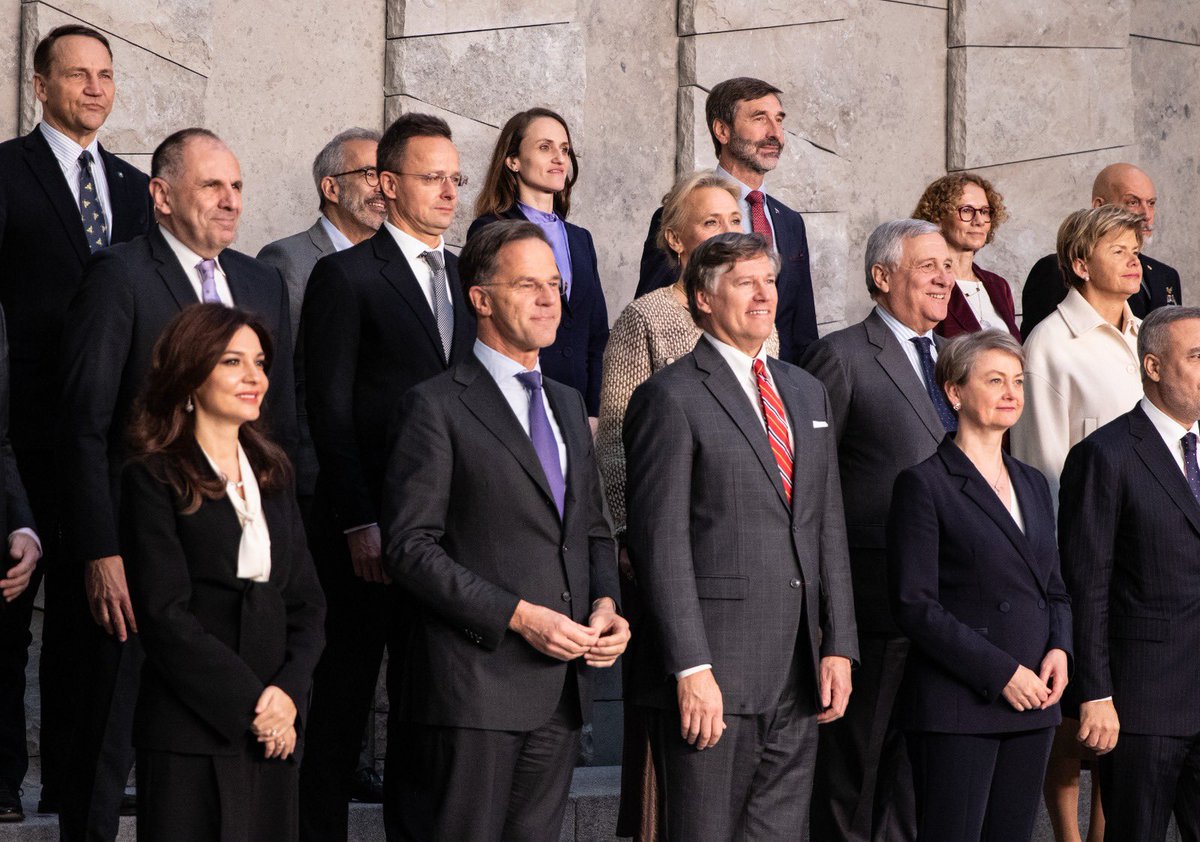 Christopher Landau tweet media