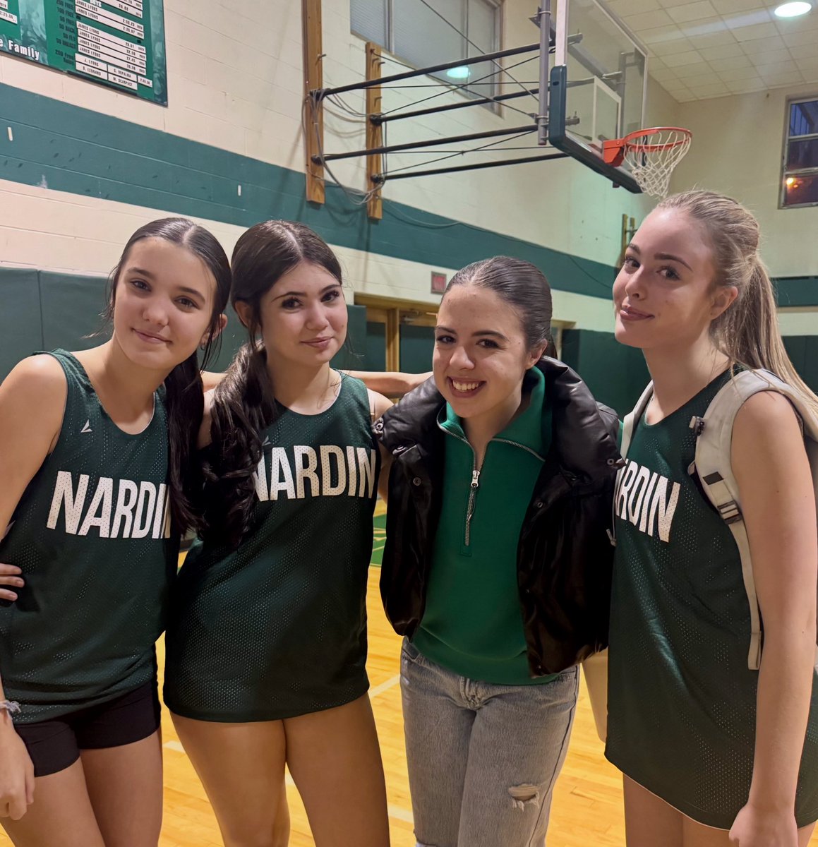full_courthoops's tweet image. Big congrats to FCH Alumna and new Nardin modified head coach Natalie Wroblewski on her first school coaching win tonight!  Natalie has also been the asst coach of our 5/6th girls team the past 2 seasons.  Go Coach Nat! #fchfam @NardinAthletics